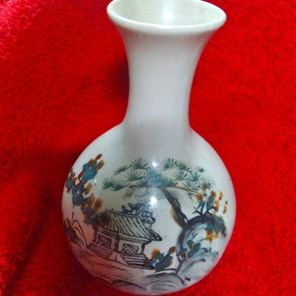 VINTAGE JAPANESE VASE - Picture 1 of 10